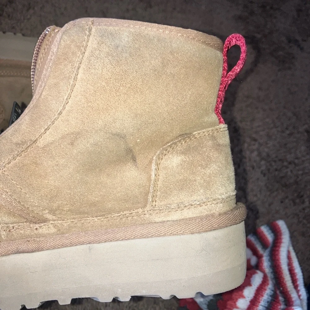 UGG Kids' Neumel Zip Platform Boot Sz 2